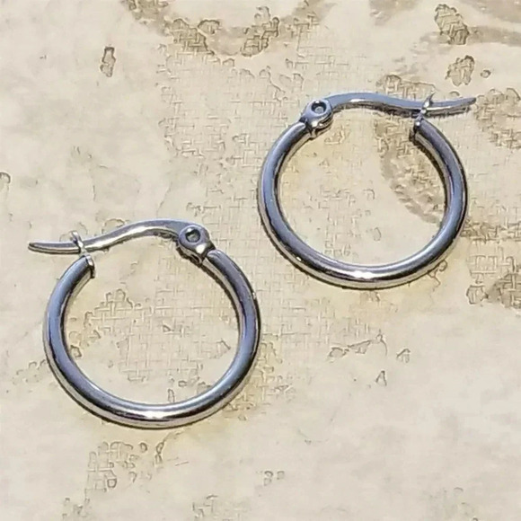 Sleek 316L Surgical Stainless Steel Silver 20mm Hypo Allergenic Hoop Earrings - Picture 4 of 5